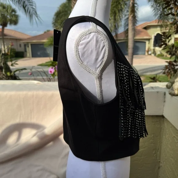 NWT $89 bebe Black Studded Fringe Crop Top - Picture 4 of 5